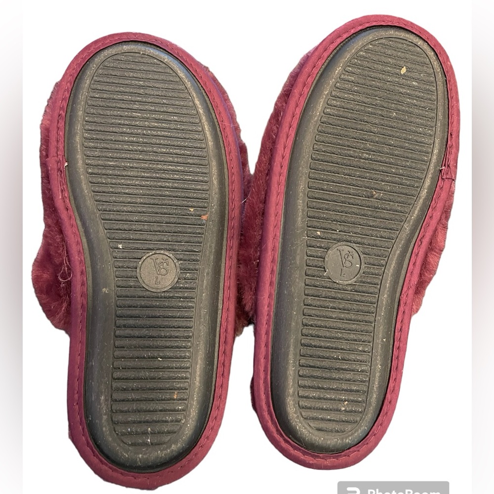 VS Closed-Toe Faux Fur Slippers - Picture 5 of 5